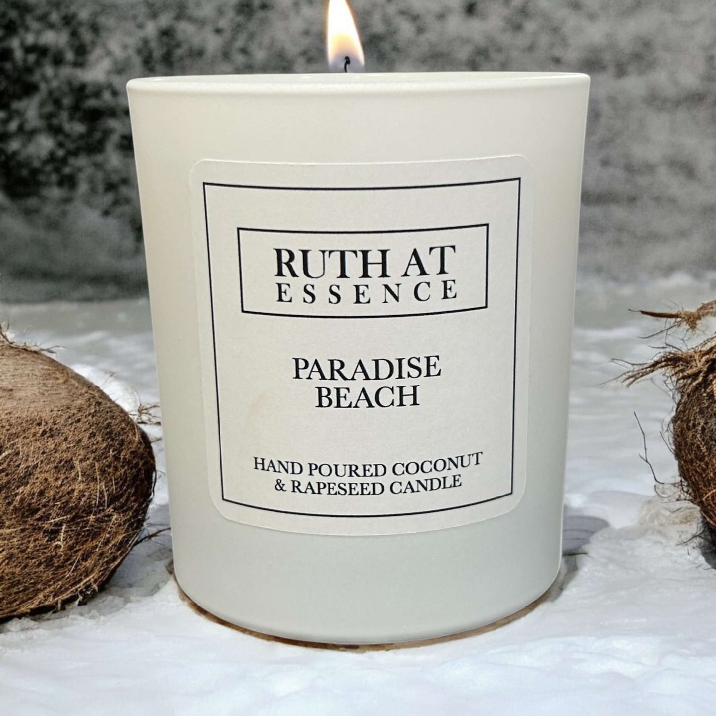 Handmade Paradise Beach candle, 220g, featuring fresh coconut, vanilla, and ocean notes for a relaxing atmosphere.