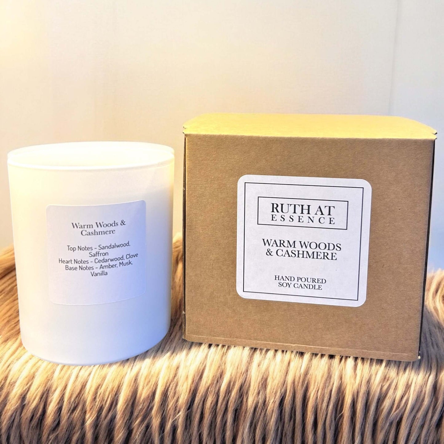Handmade Warm Woods & Cashmere candle 220g, vegan friendly, with notes of sandalwood and amber, in eco-friendly packaging.